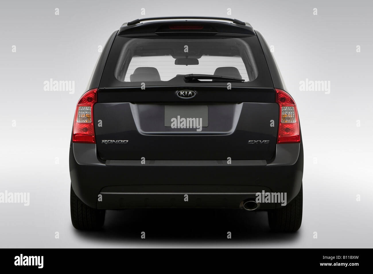 2008 Kia Rondo EX V6 in Gray - Low/Wide Rear Stock Photo - Alamy