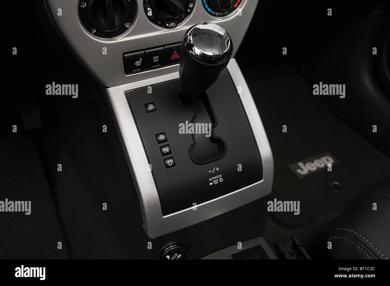 2008 Jeep Patriot Limited in Red Gear shifter/center console Stock