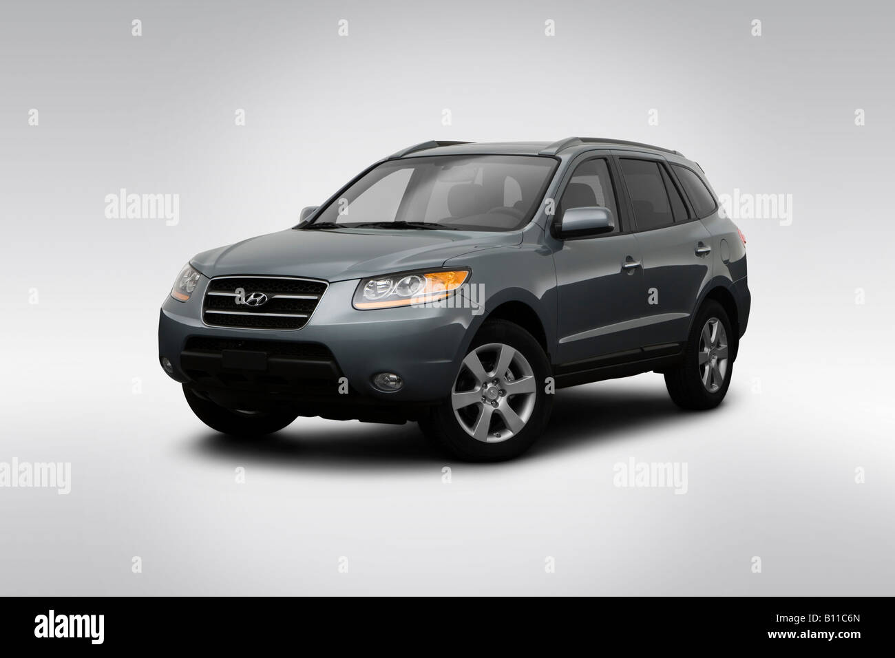 2008 Hyundai Santa Fe Limited in Green - Front angle view Stock Photo ...