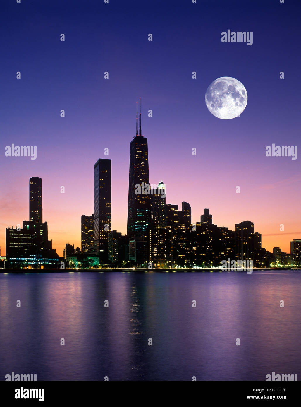 LAKESHORE SKYLINE DOWNTOWN CHICAGO LAKE MICHIGAN ILLINOIS USA Stock ...