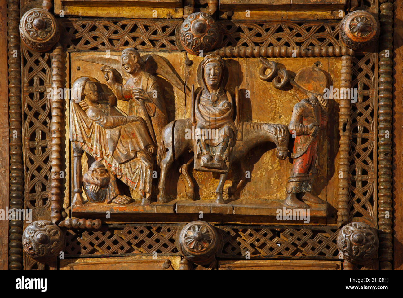 Köln, St. Maria im Kapitol, Romanische Holztür, Detail Flucht nach Ägypten Stock Photo