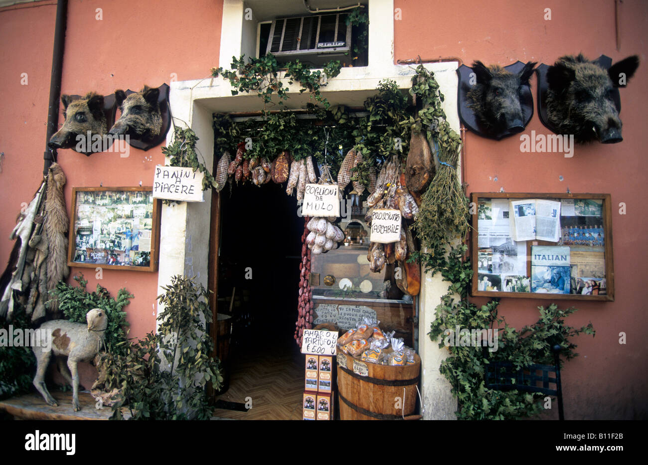 italy umbria norcia a shop selling local food specialities Stock Photo