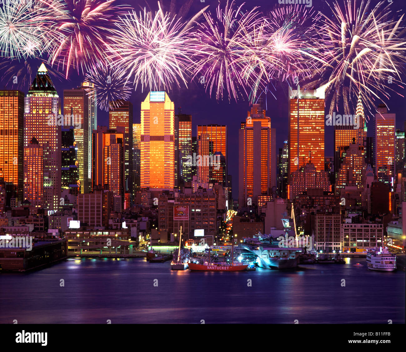 Midtown manhattan night skyline skyline hi-res stock photography and ...