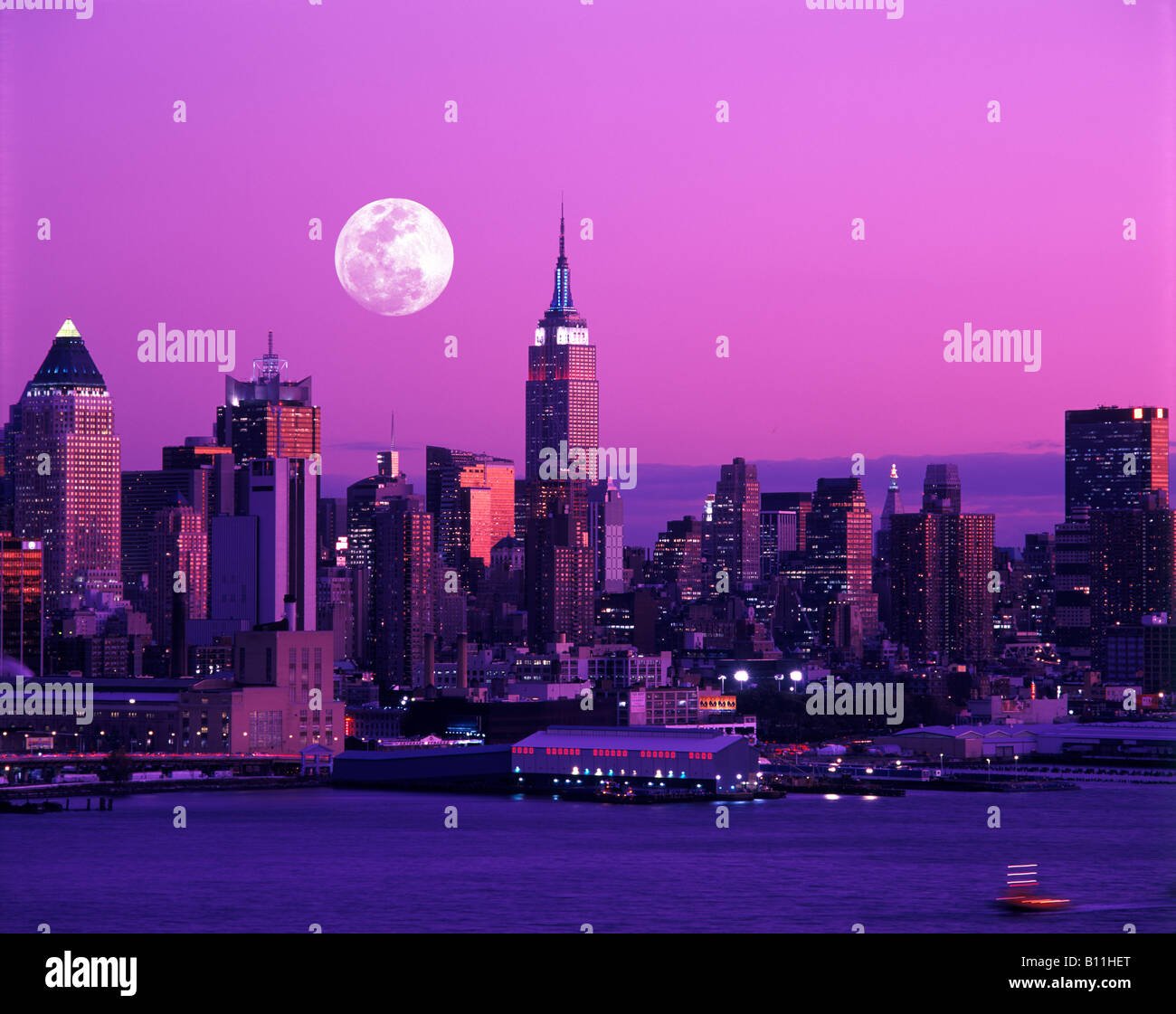 EMPIRE STATE BUILDING MIDTOWN SKYLINE MANHATTAN NEW YORK CITY USA Stock ...