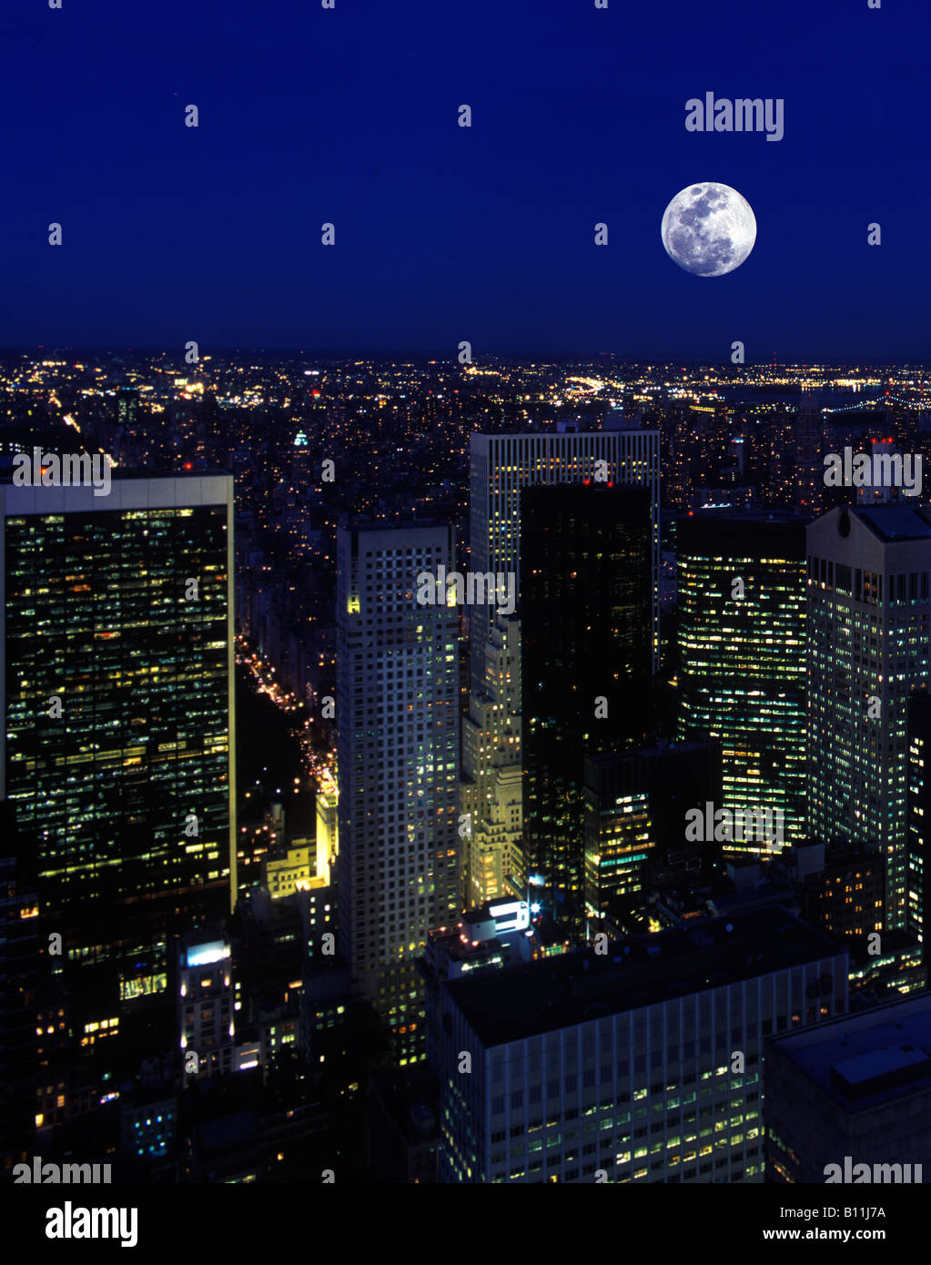 Skyline new york city night hi-res stock photography and images - Alamy