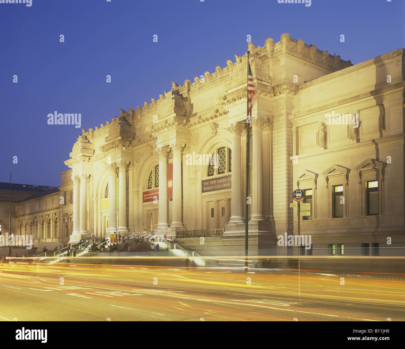 MAIN ENTRANCE METROPOLITAN MUSEUM OF ART (©RICHARD MORRIS HUNT 1874) FIFTH AVENUE MANHATTAN NEW
