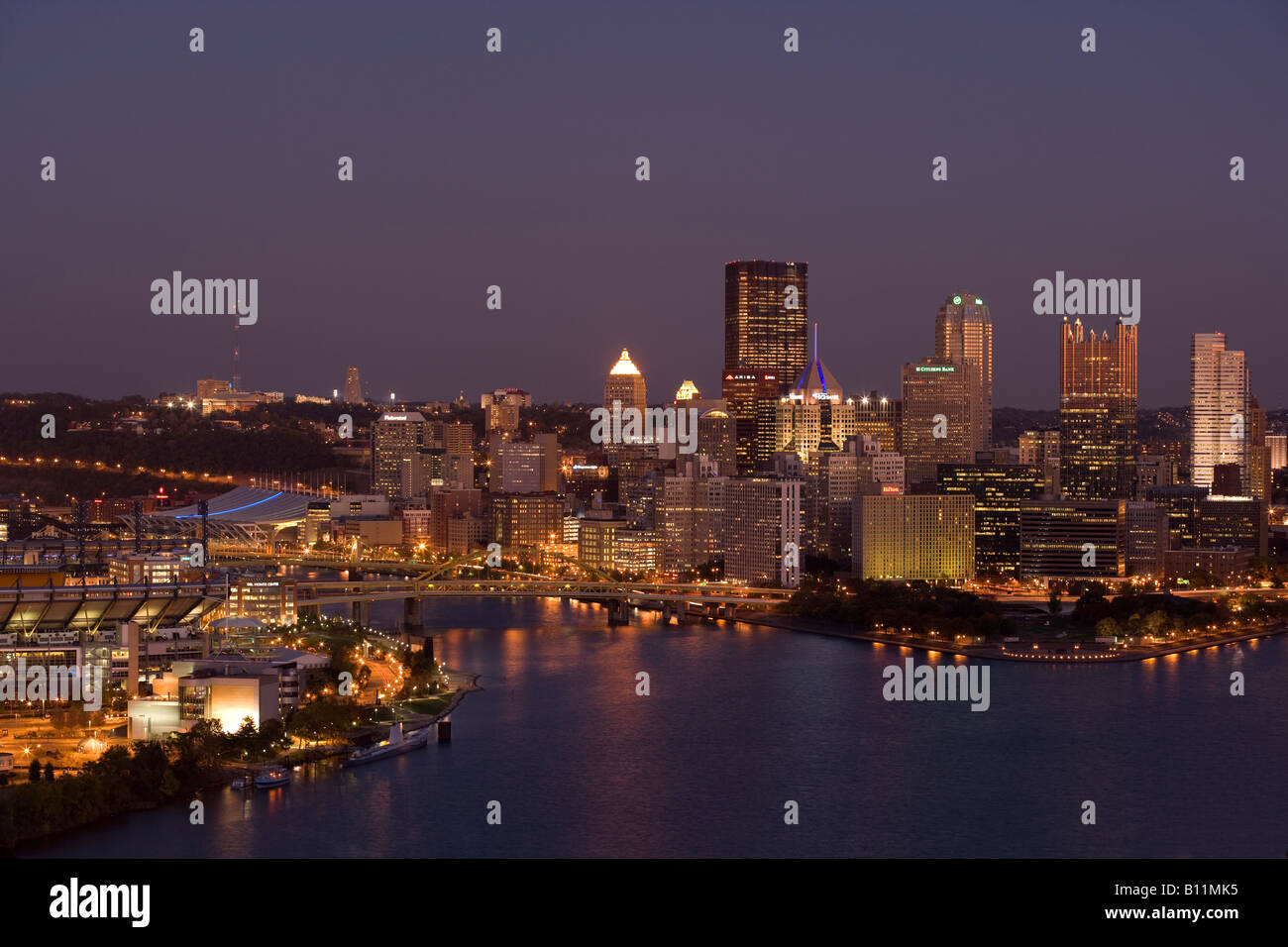 DOWNTOWN SKYLINE PITTSBURGH PENNSYLVANI…