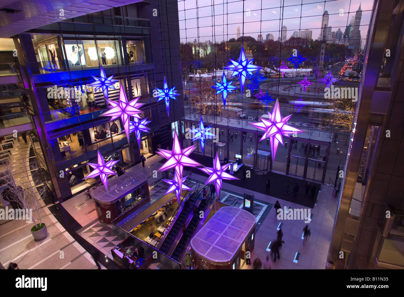 2007 HISTORICAL CHRISTMAS STARS ATRIUM TIME WARNER CENTER (©SOM 2004
