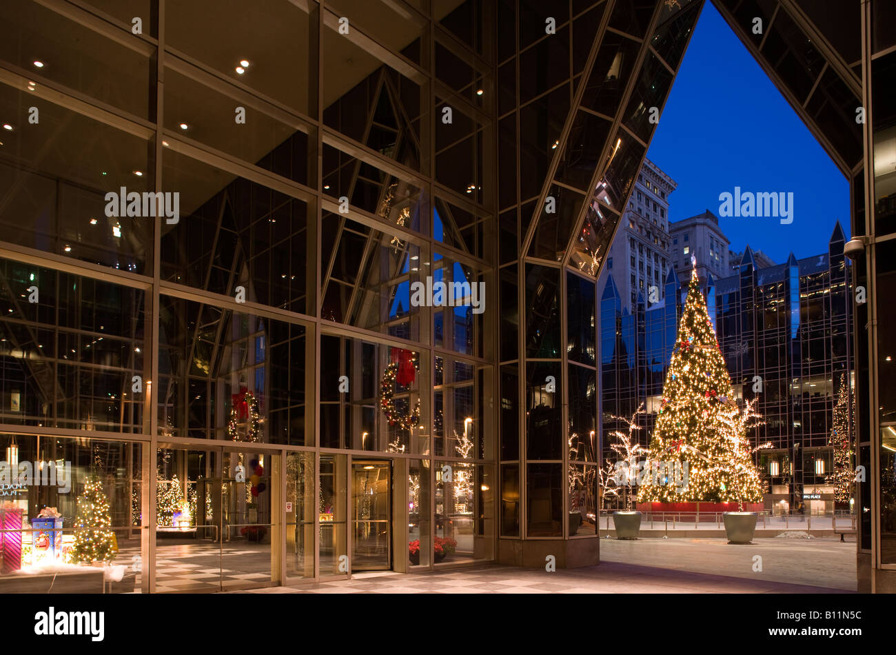 CHRISTMAS TREE LIGHTS PPG PLAZA (© PHILIP JOHNSON / JOHN BURGEE 1984) DOWNTOWN PITTSBURGH