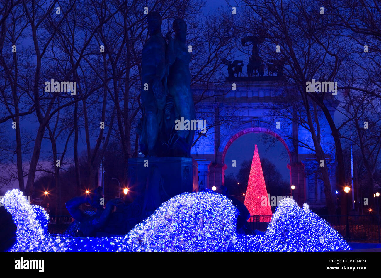 CHRISTMAS TREE LIGHTS BAILEY FOUNTAIN & MEMORIAL ARCH GRAND ARMY PLAZA