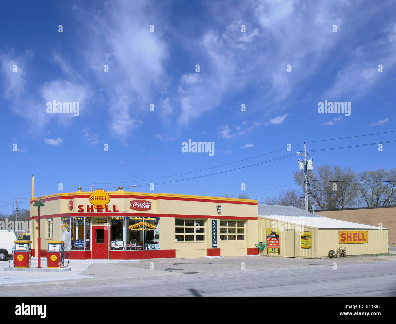 Shell gas station hires stock photography and images Alamy