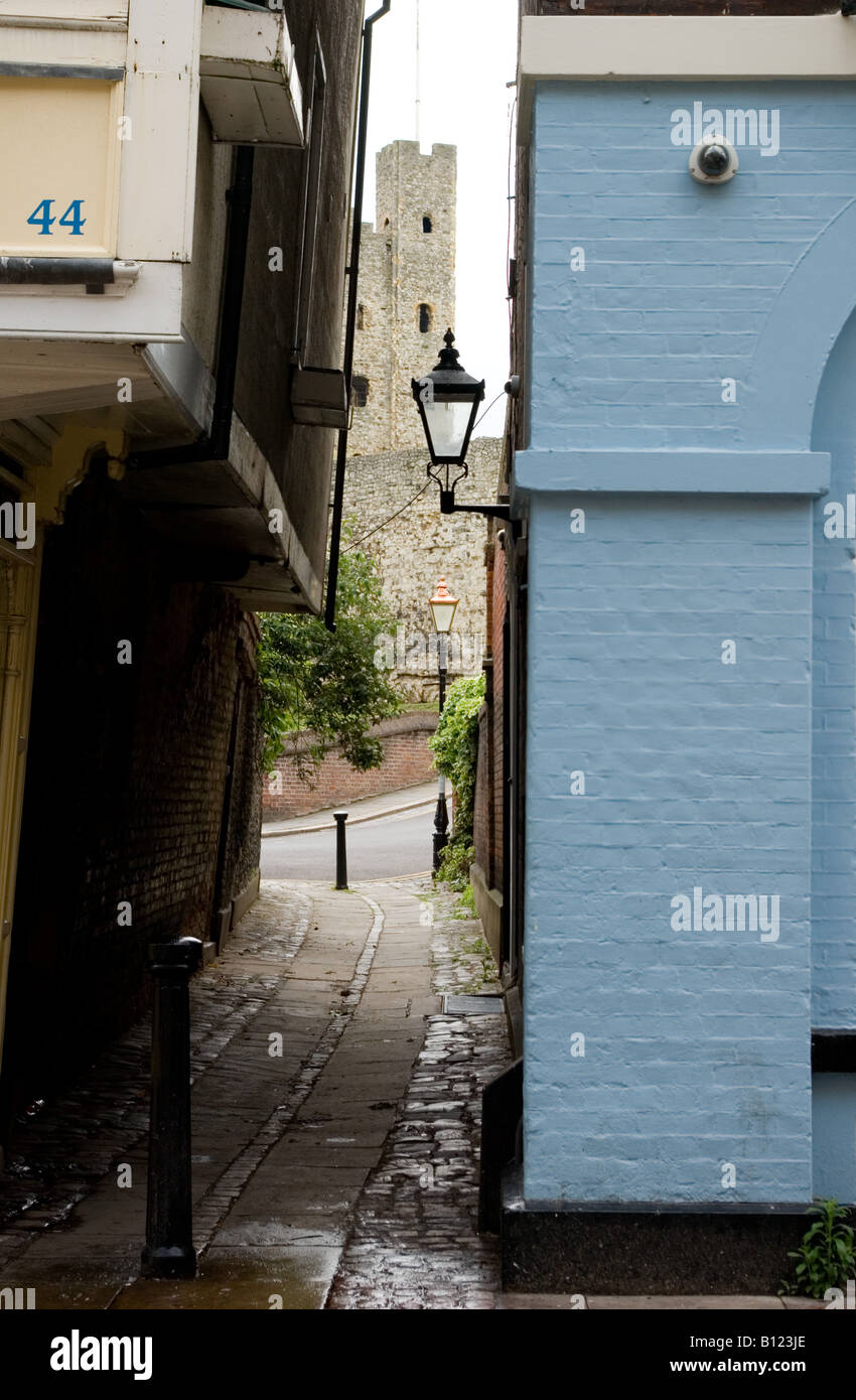 Rochester castle viewed through an alleyway Stock Photo - Alamy