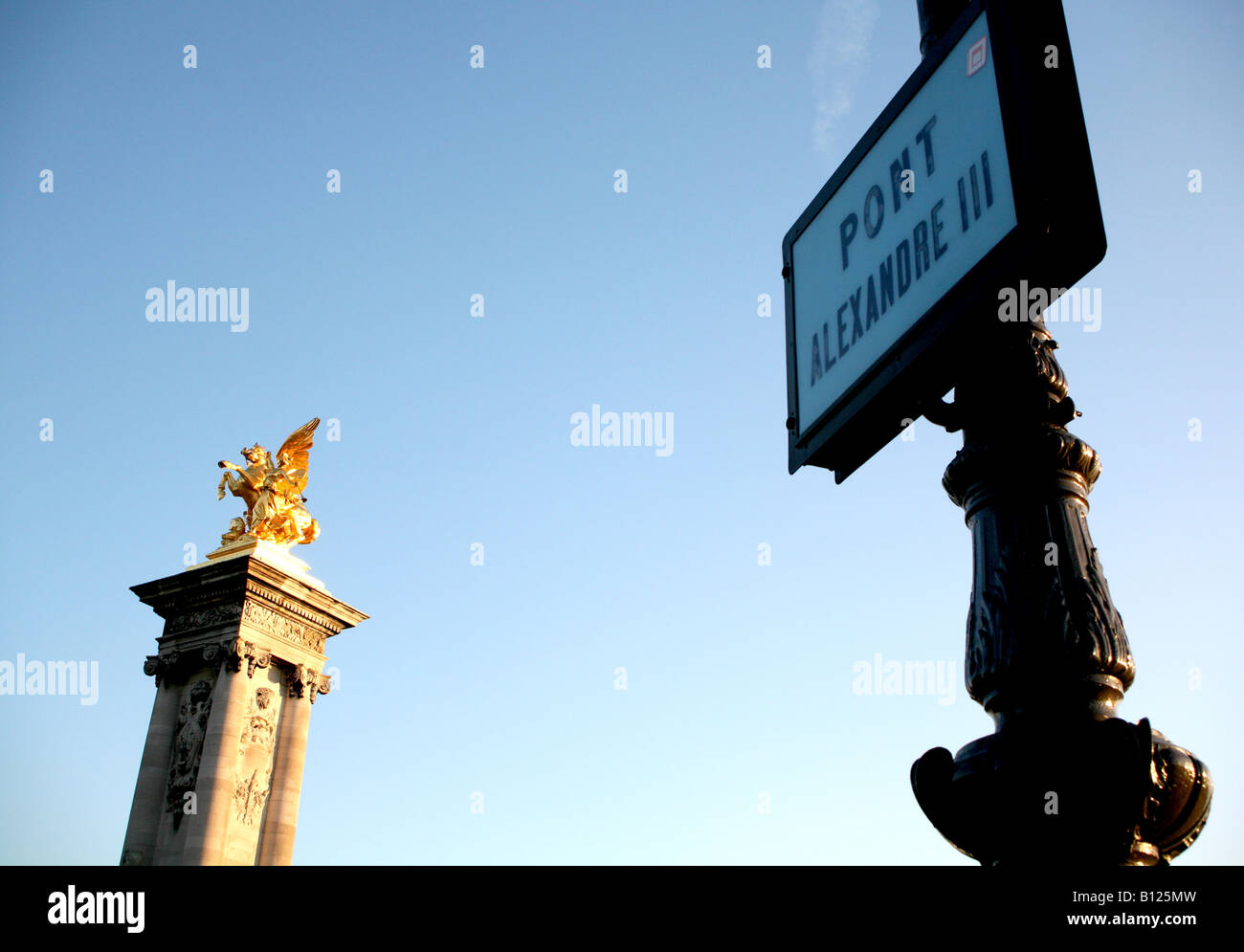 Sign at approach to Pont Alexandre III bridge in Paris Stock Photo - Alamy