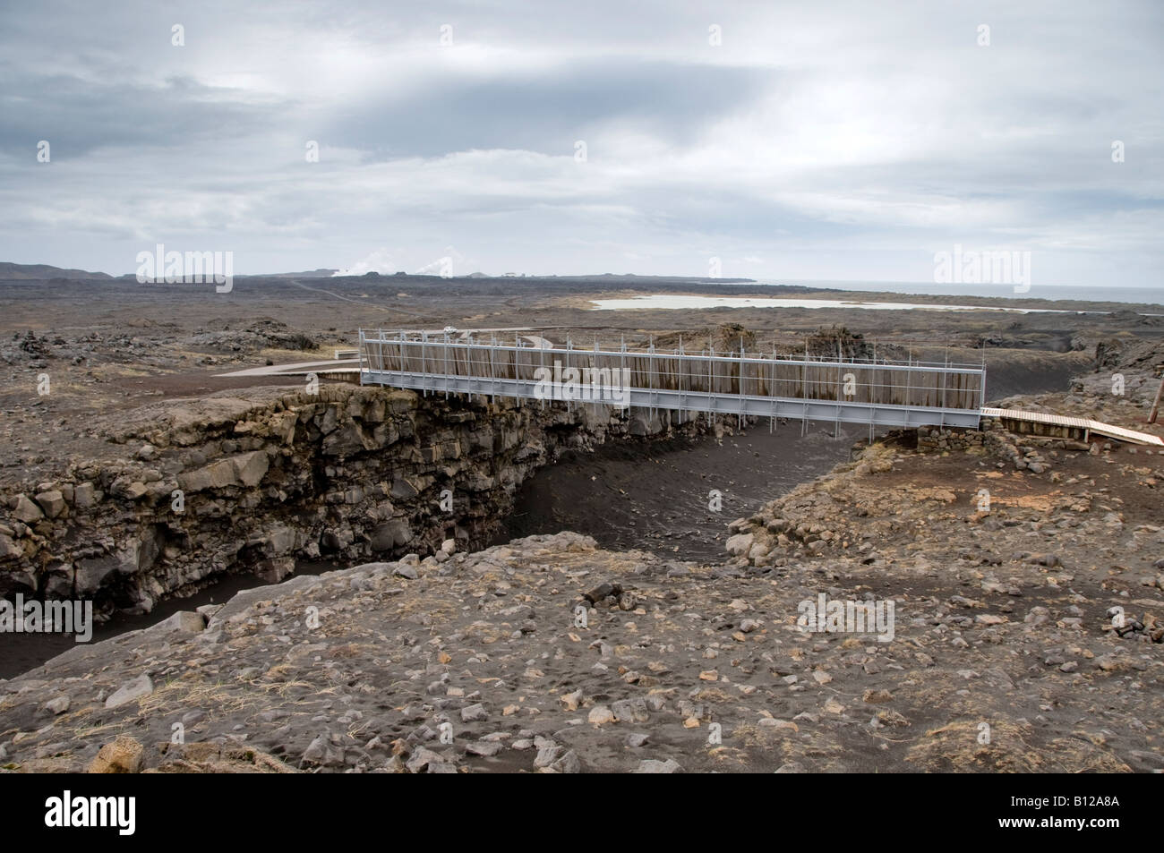 Bridging continents. The European and North American tectonic plates 