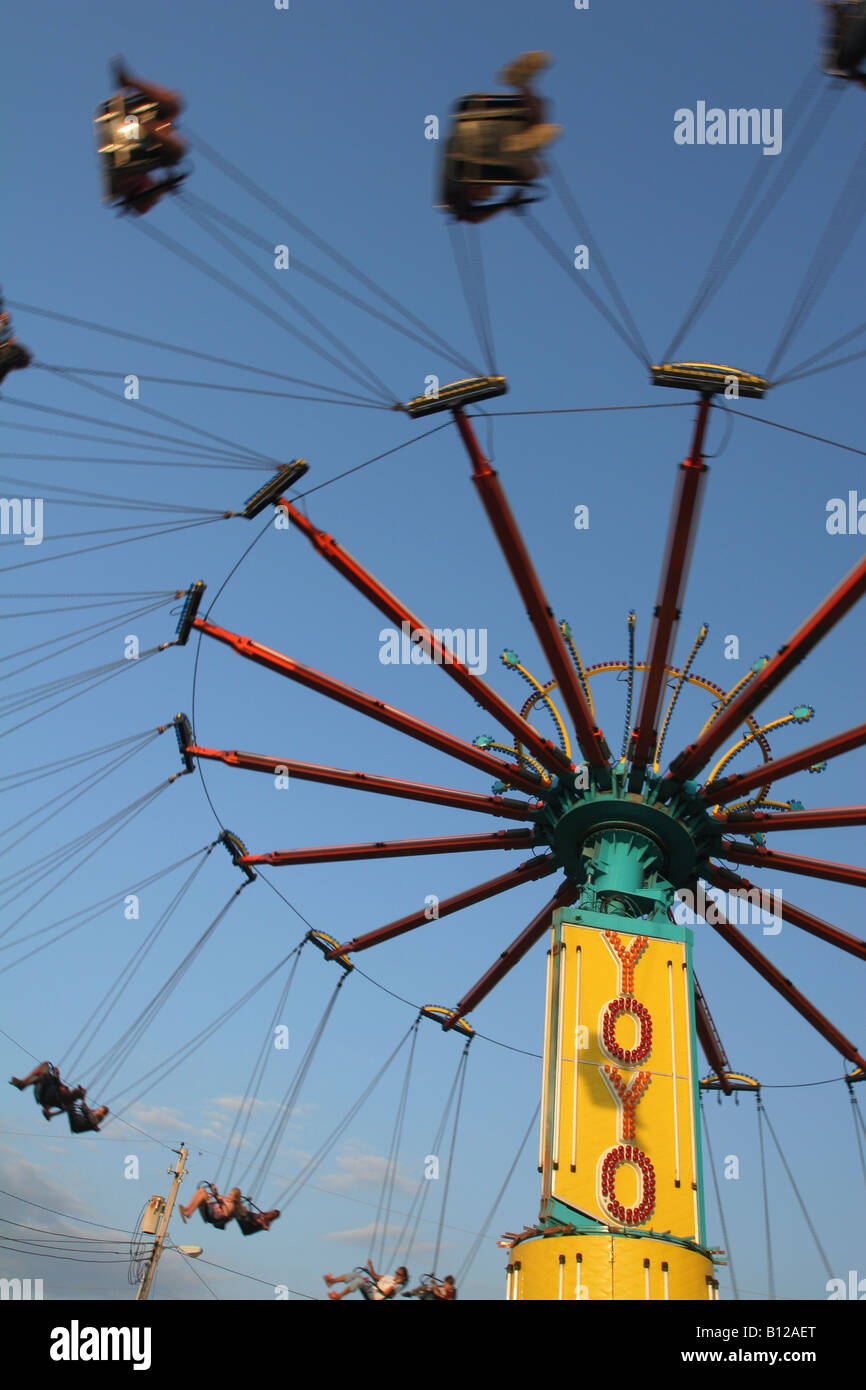 Yo yo carnival ride hires stock photography and images Alamy