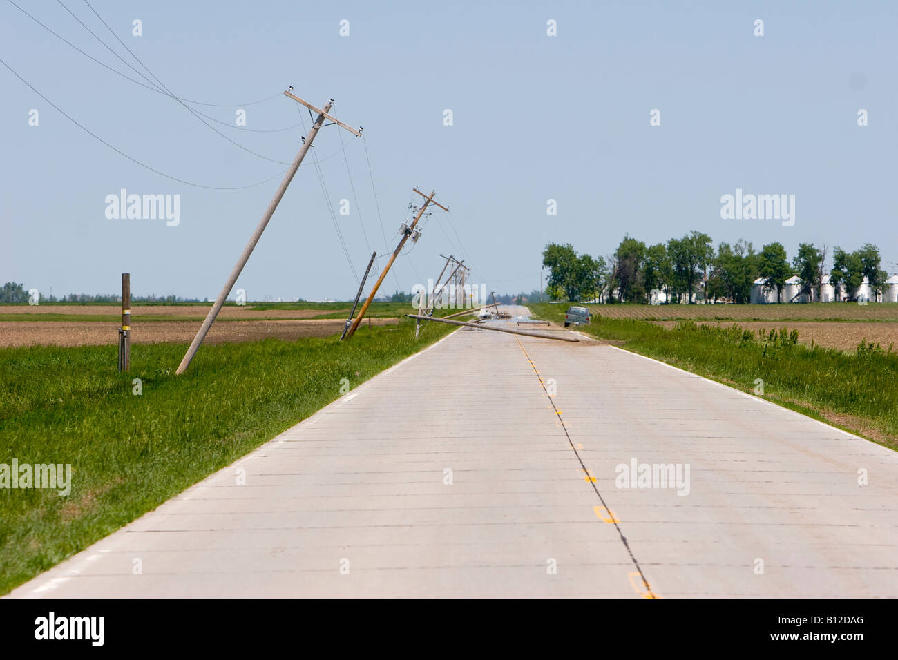 Tornado power lines hi res stock photography and images Alamy