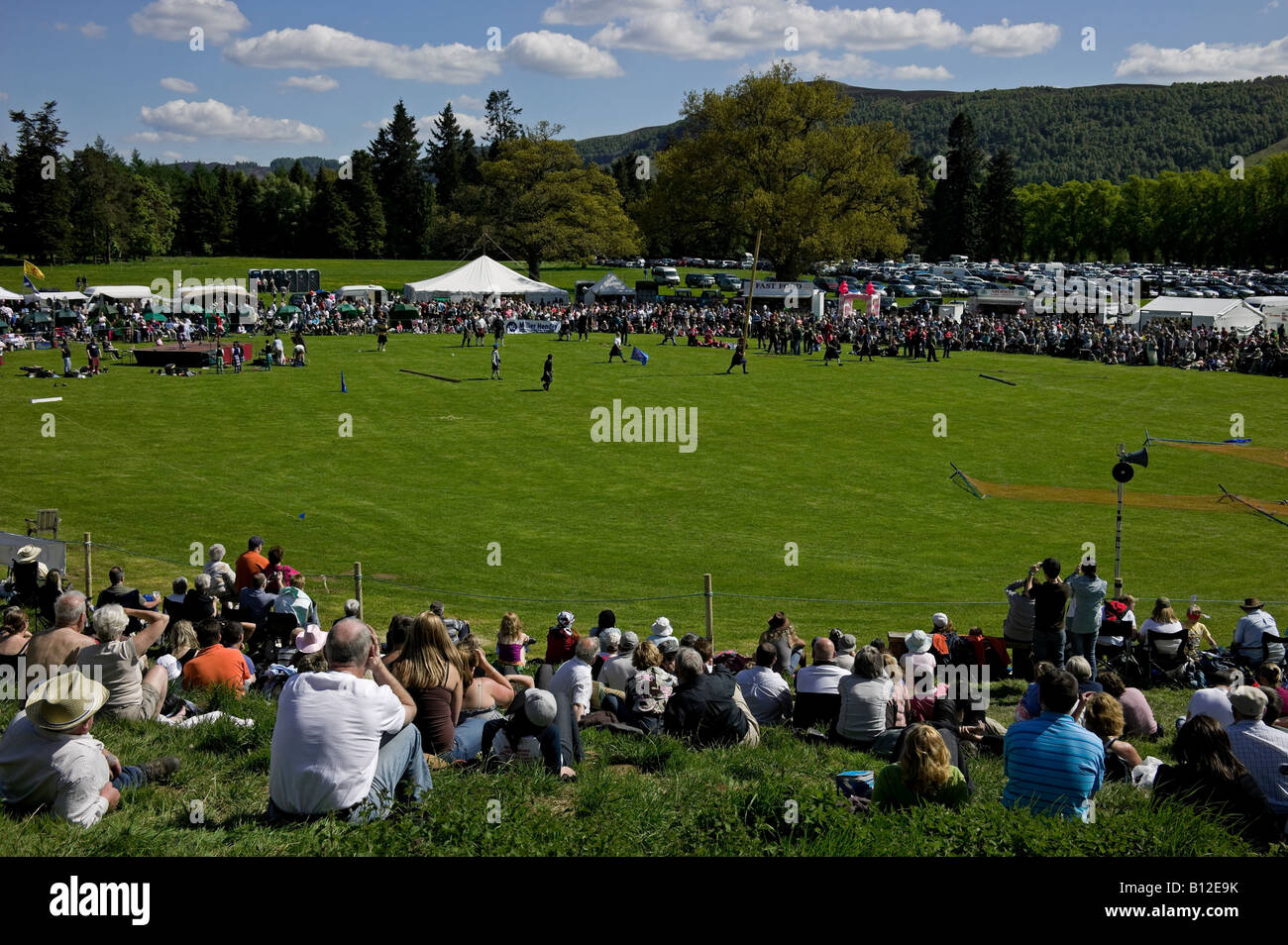 Blair Atholl Highland Games 2008 audience and tossing the caber Stock ...