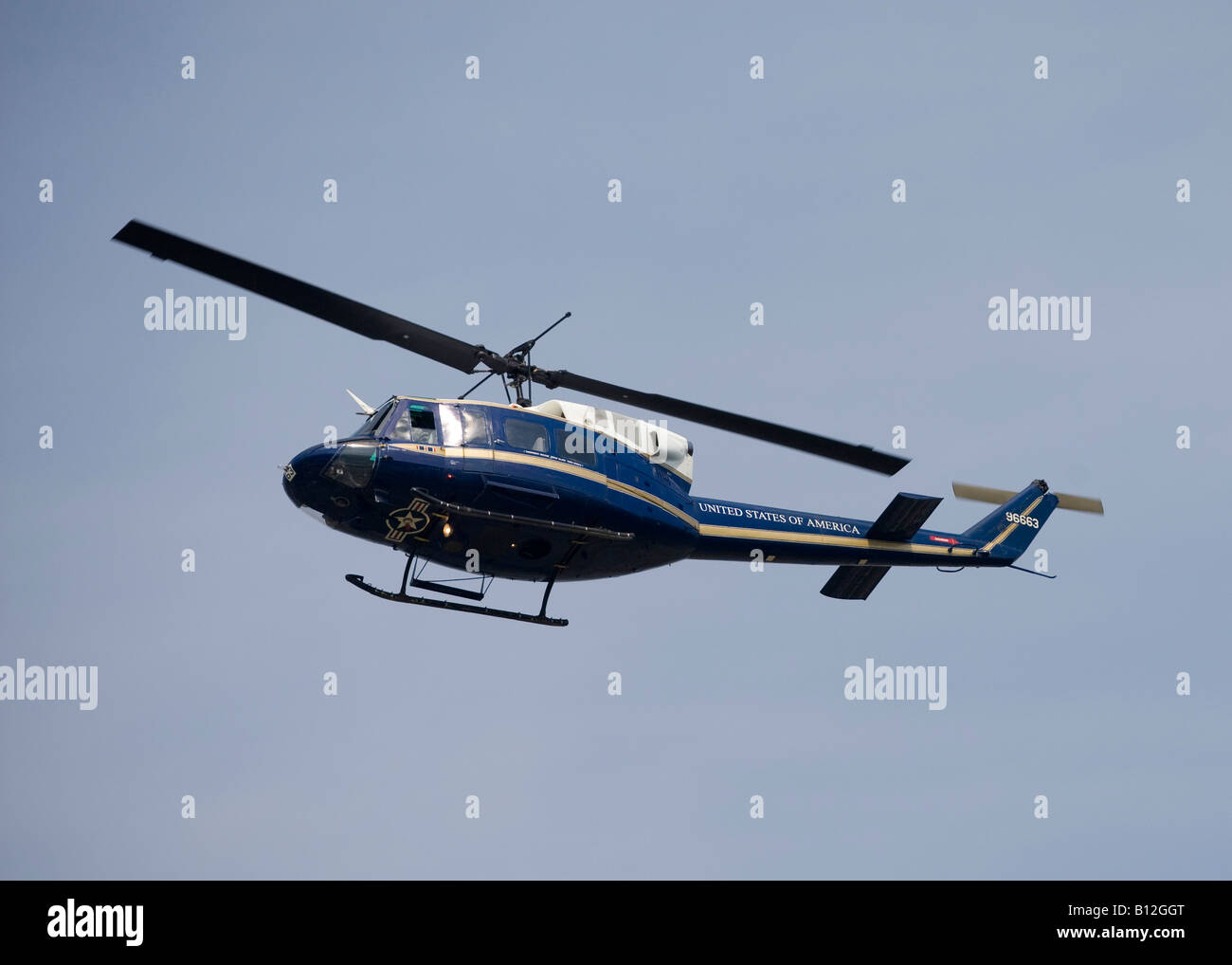 Helicopter with rotors turning hires stock photography and images Alamy