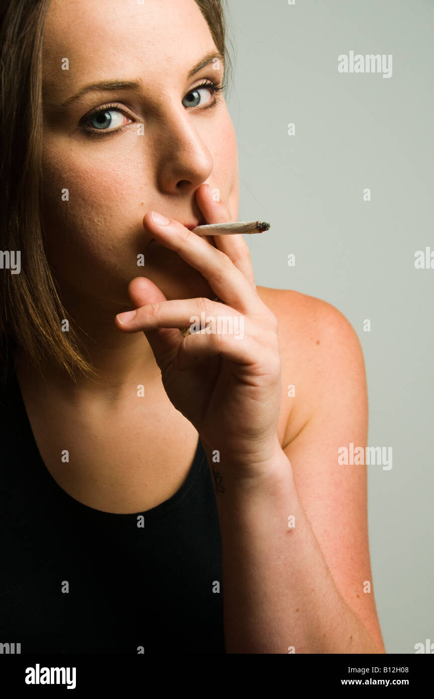 teenage cigarette smoking nineteen year old teenage girl smoking hand rolled cigarette UK Stock Photo teenage cigarette smoking nineteen year old teenage girl smoking hand rolled cigarette UK Stock Photo