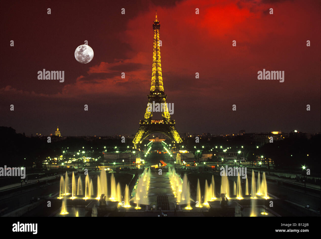 Eifel tower paris hotel hi-res stock photography and images - Page 2 - Alamy