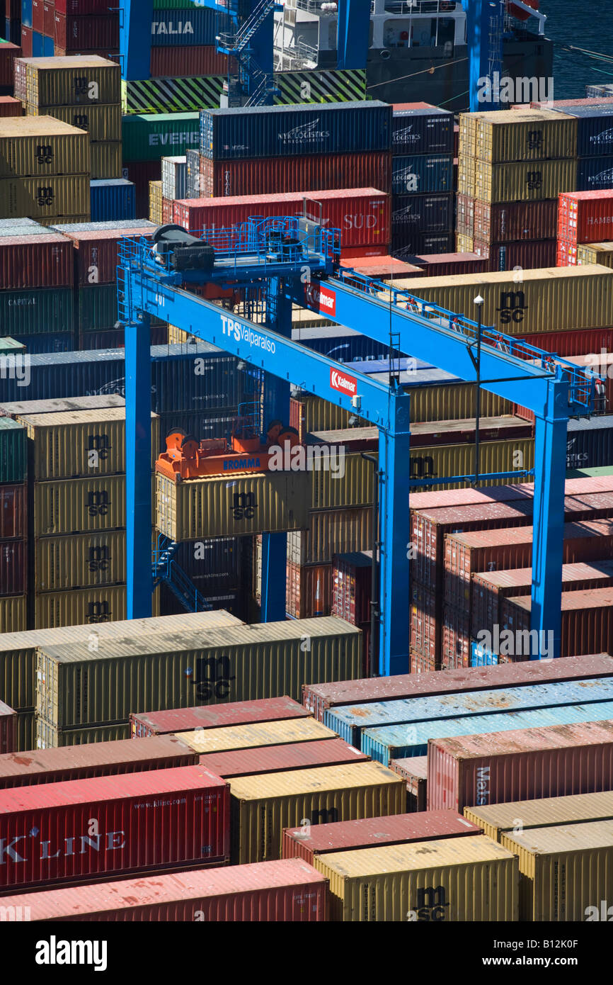 SHIPPING CONTAINERS CONTAINER PORT BARRIO PUERTO VALPARAISO CHILE Stock