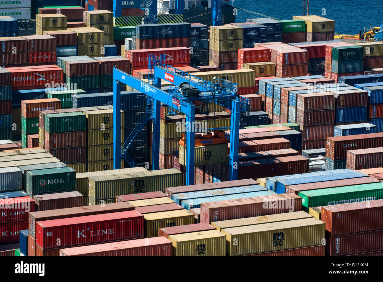 SHIPPING CONTAINERS CONTAINER PORT BARRIO PUERTO VALPARAISO CHILE Stock