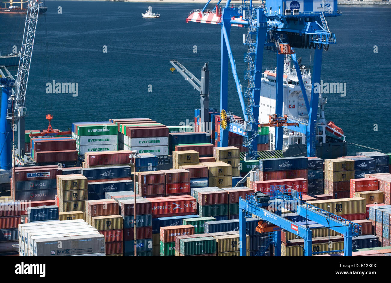 SHIPPING CONTAINERS CONTAINER PORT BARRIO PUERTO VALPARAISO CHILE Stock