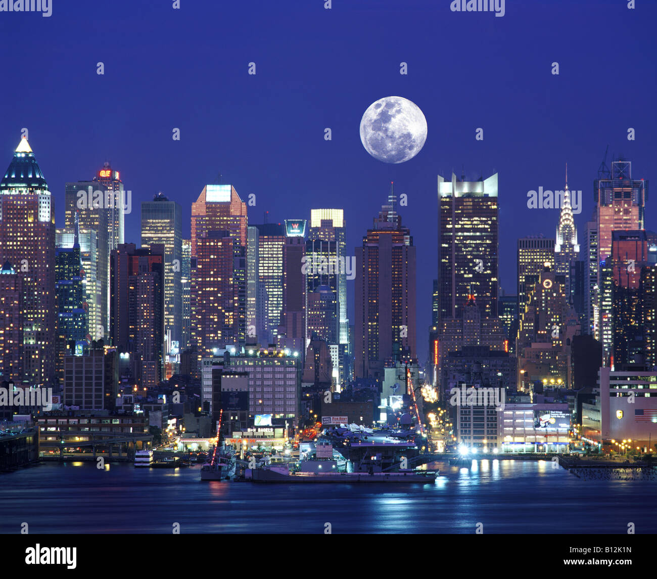 MIDTOWN SKYLINE MANHATTAN NEW YORK CITY USA Stock Photo - Alamy