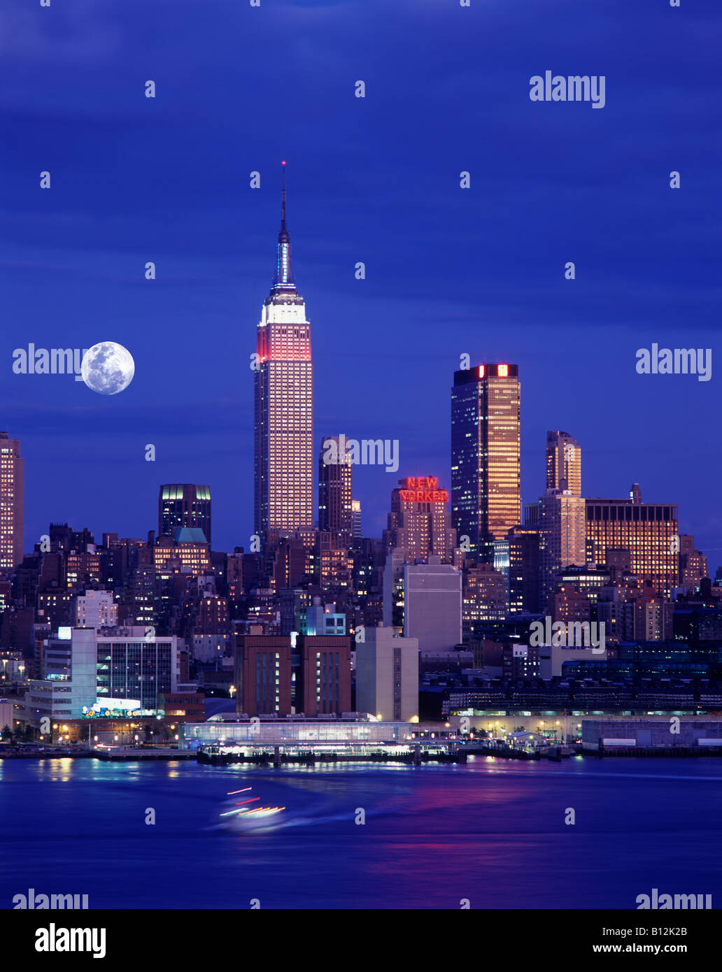 EMPIRE STATE BUILDING MIDTOWN MANHATTAN NEW YORK CITY USA Stock Photo ...