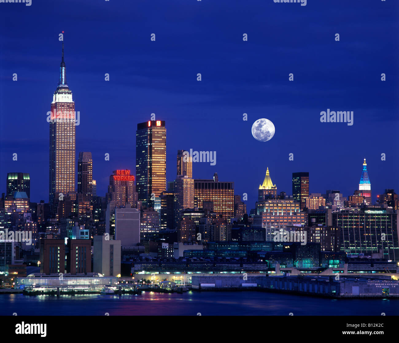 EMPIRE STATE BUILDING MIDTOWN MANHATTAN NEW YORK CITY USA Stock Photo ...