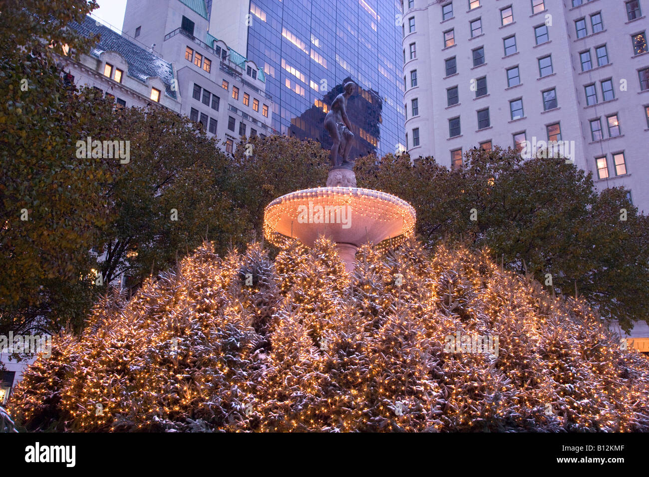 CHRISTMAS TREES  PULITZER FOUNTAIN PLAZA HOTEL (©HENRY J HARDENBERGH 1907) MANHATTAN NEW YORK CITY USA Stock Photo