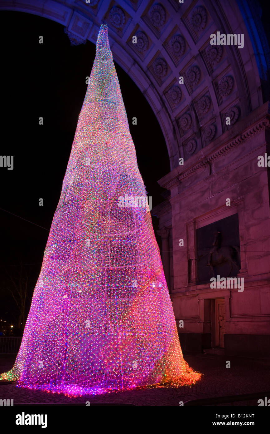CHRISTMAS TREE SCULPTURE MEMORIAL ARCH GRAND ARMY PLAZA BROOKLYN NEW