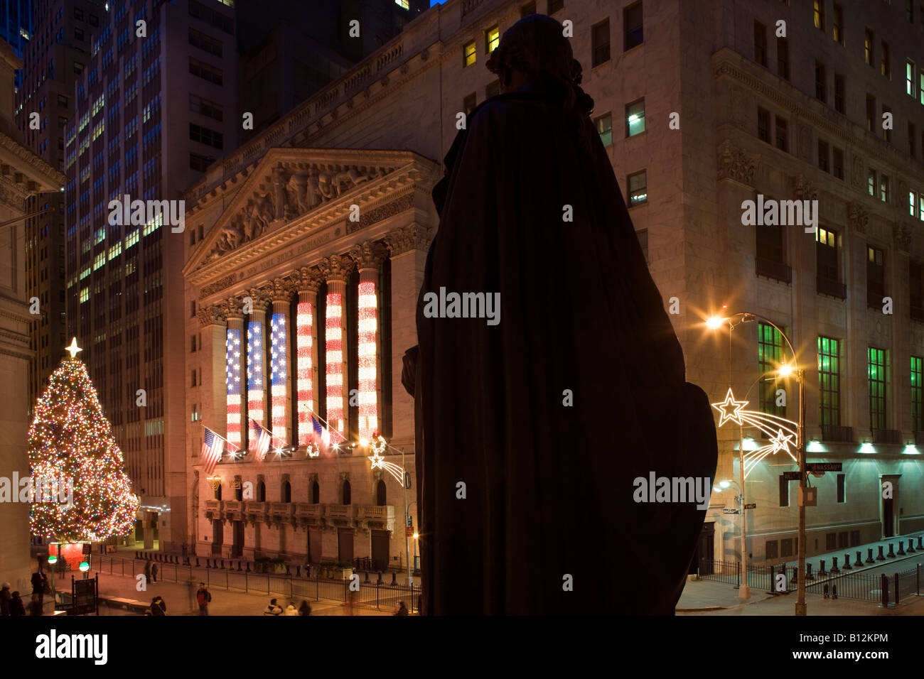 CHRISTMAS TREE WALL STREET STOCK EXCHANGE BUILDING DOWNTOWN MANHATTAN