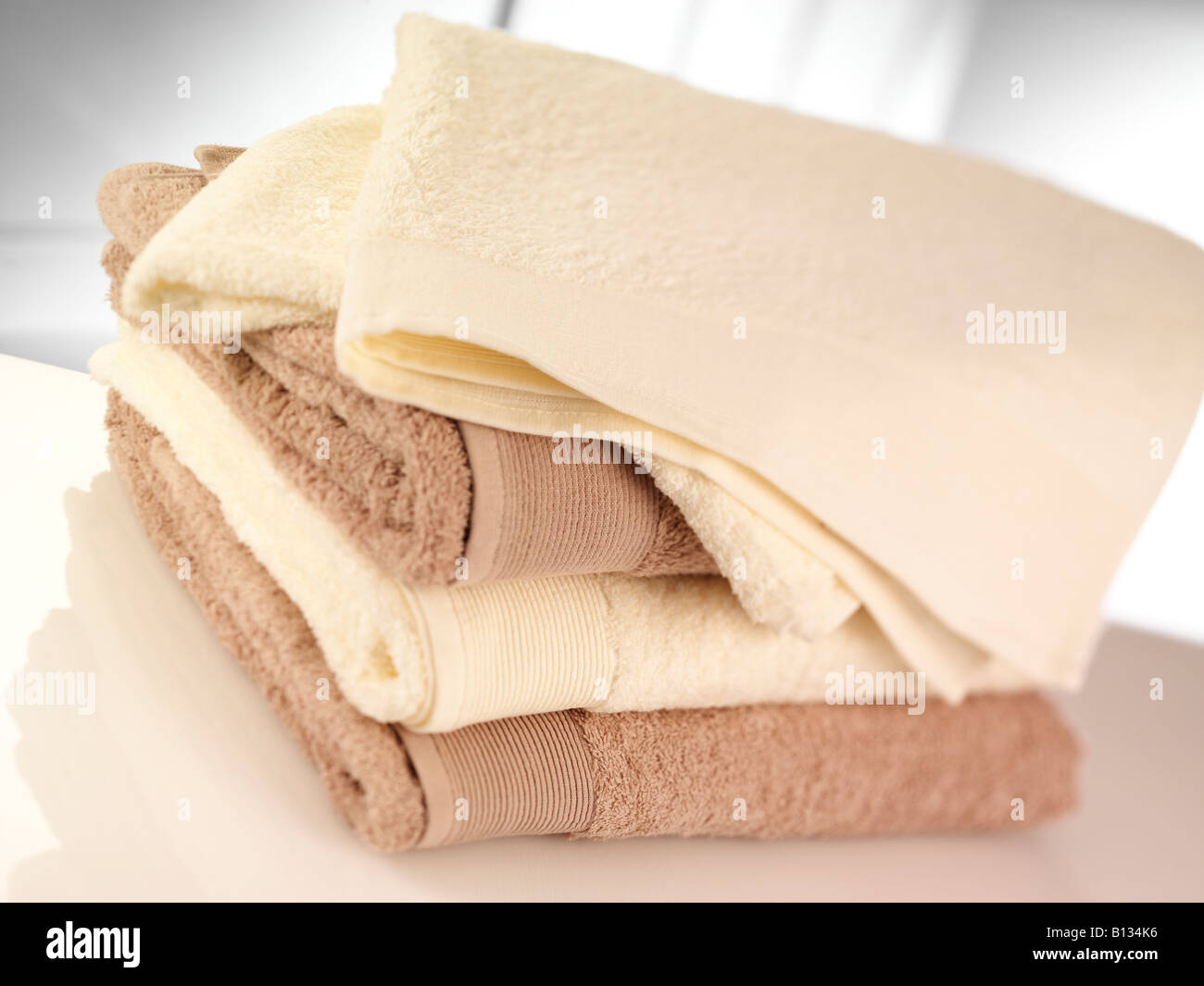 cream bathroom towels
