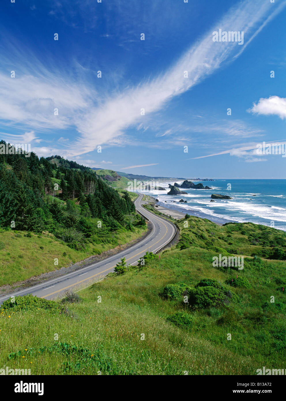 Highway 101 and the Southern Oregon coast from Cape Sebastian at Pistol River State Park looking south to Crook Point Stock Photo