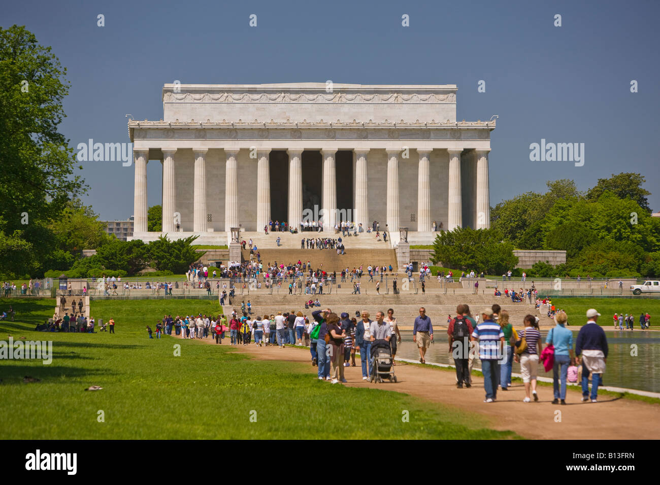 WASHINGTON DC USA Tourists visit the Lincoln Memorial Stock Photo