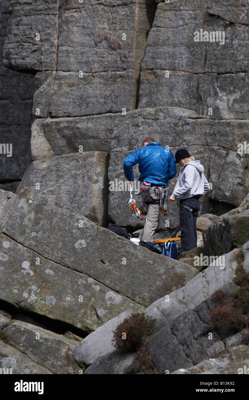 Two climbers on Stanage Edge in Derbyshires Peak District Stock Photo