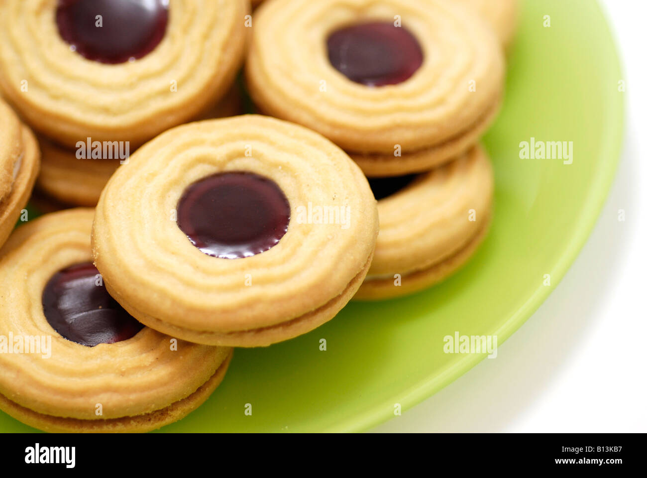 Jam and Cream Biscuits / Jammie Dodgers Stock Photo Alamy