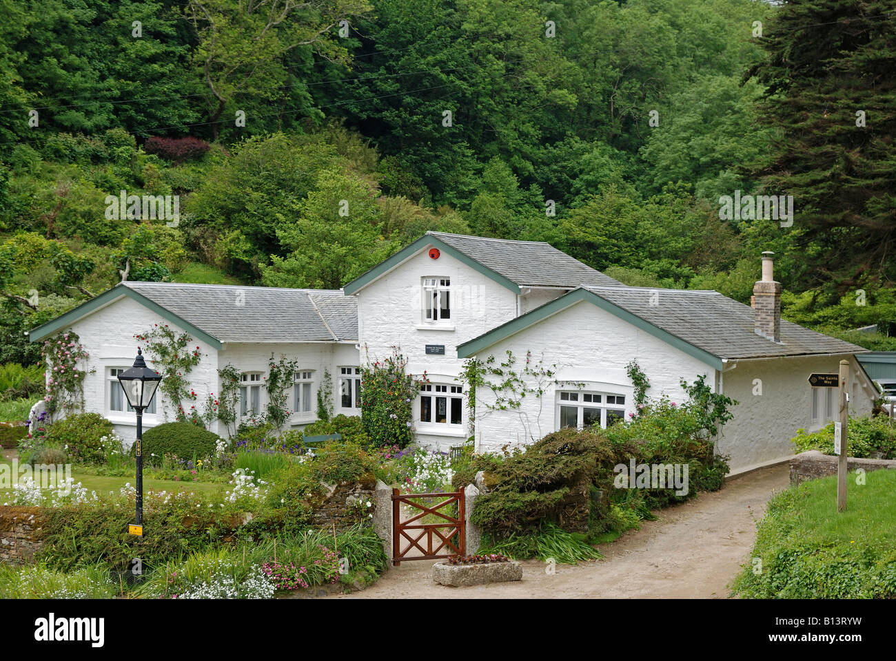 readymoney cottage the home of daphne du maurier (between 19421943