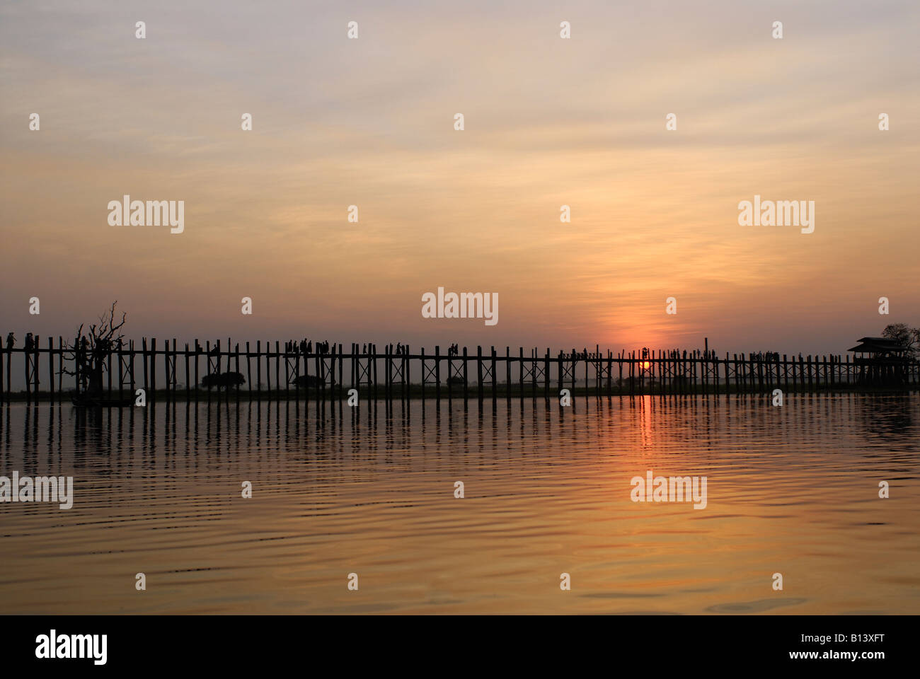 U pain bridge hi-res stock photography and images - Alamy