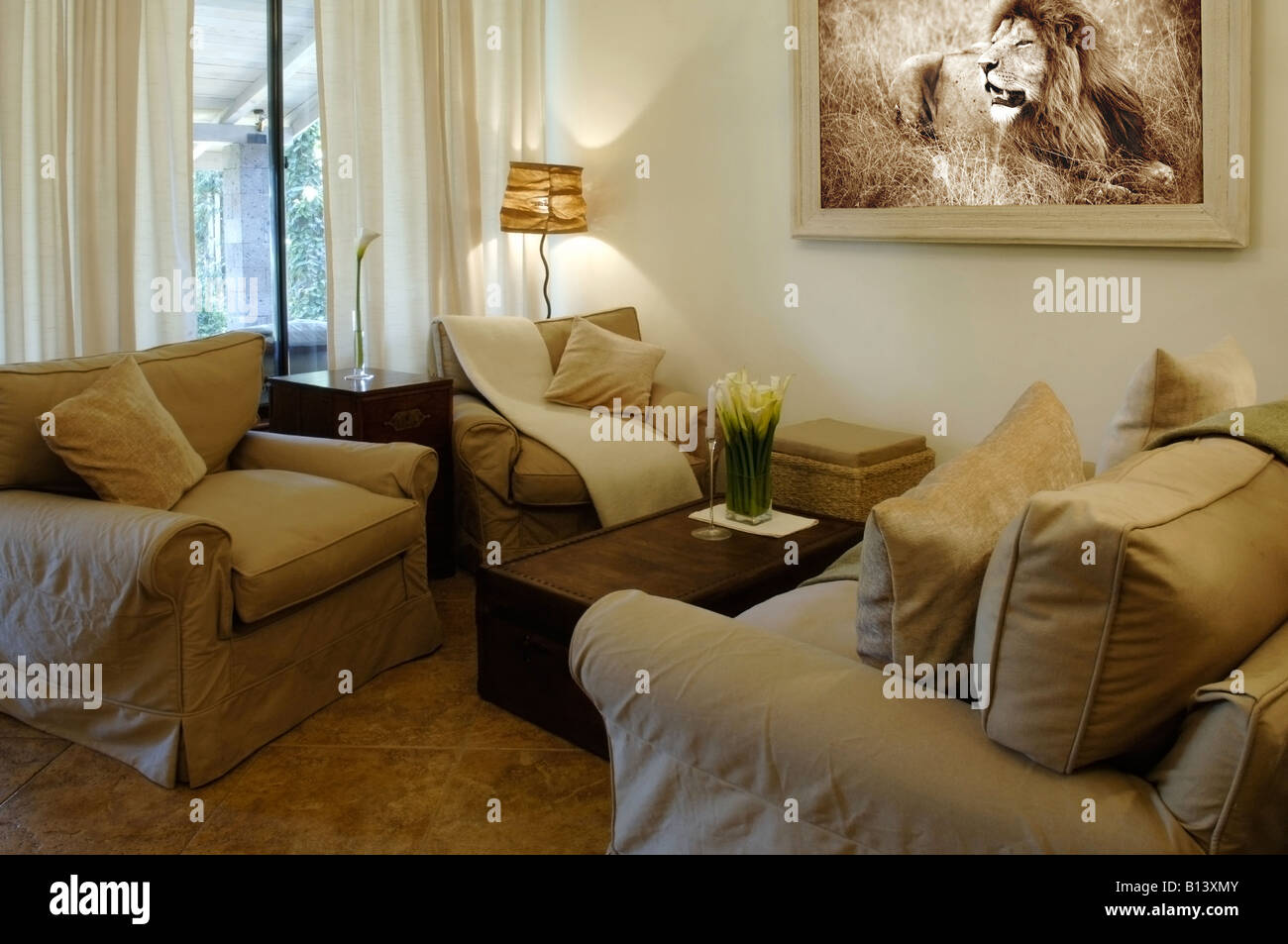 African safari lodge hi-res stock photography and images - Alamy