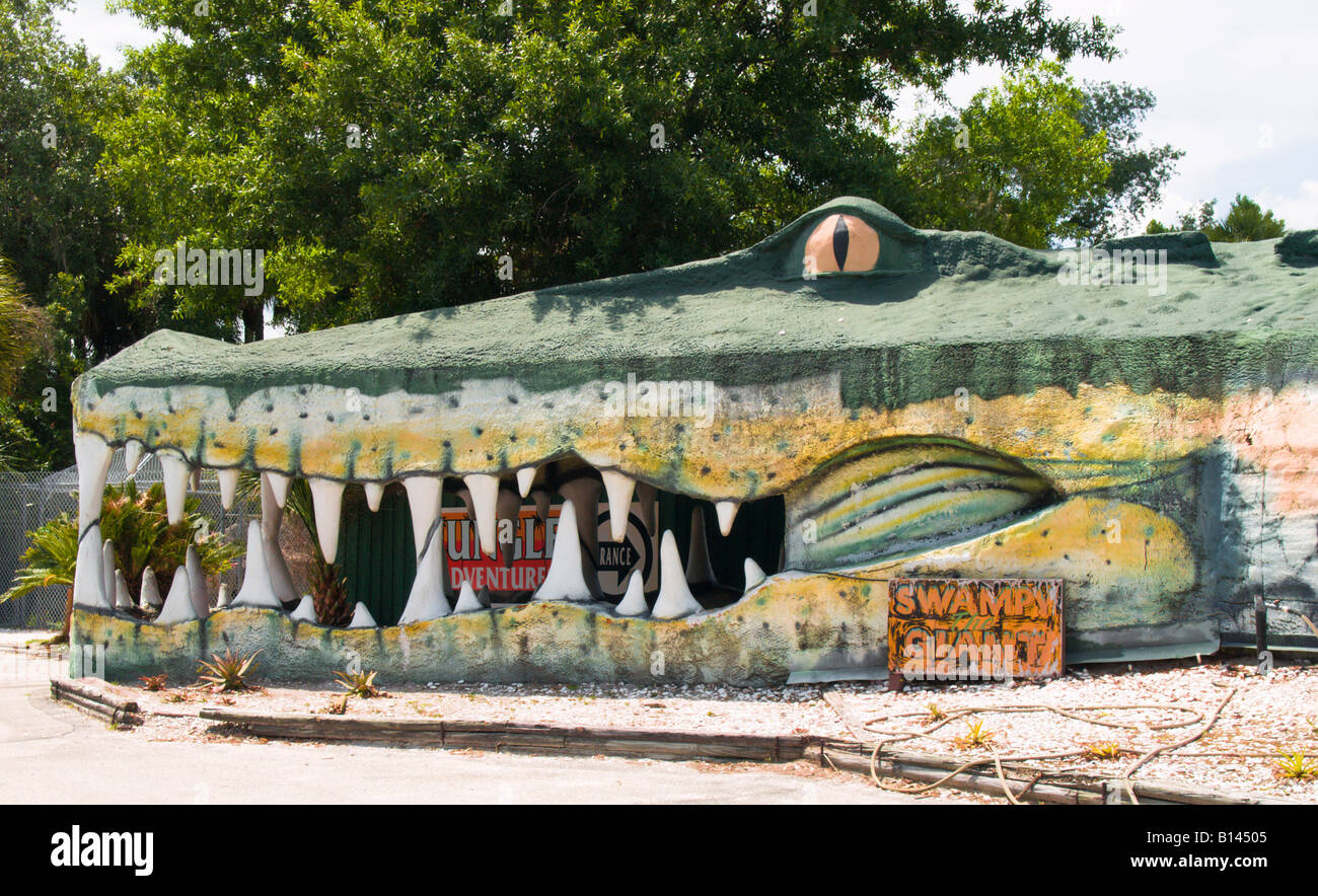 SWAMPY THE GATOR IS A PRIME EXAMPLE OF FLORIDA ROADSIDE KITSCH Stock Photo