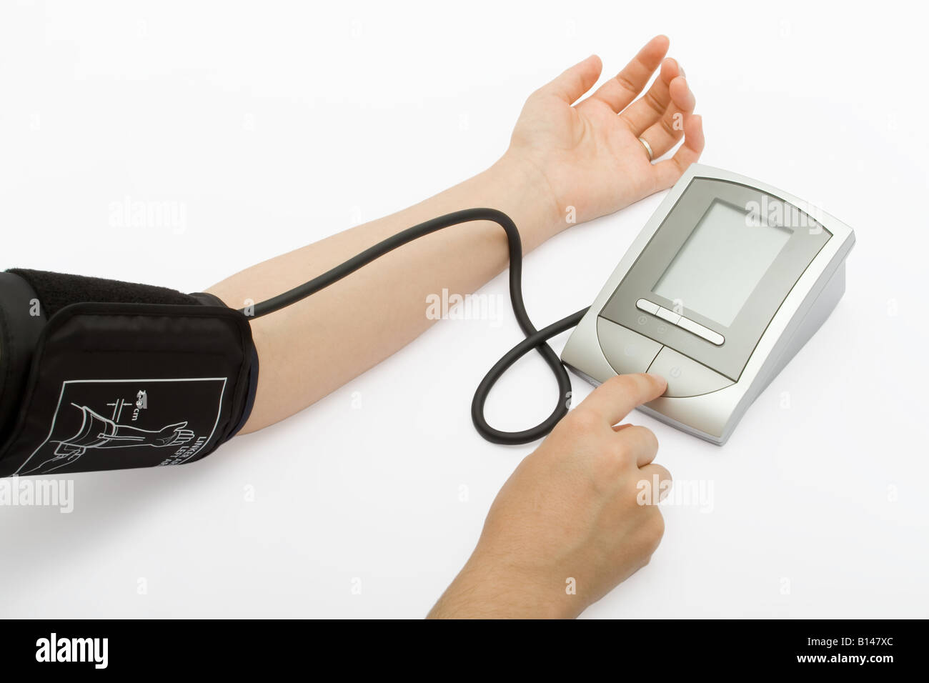 Which Of The Following Is A Characteristic Of Electronic Sphygmomanometers Electronic Sphygmomanometer