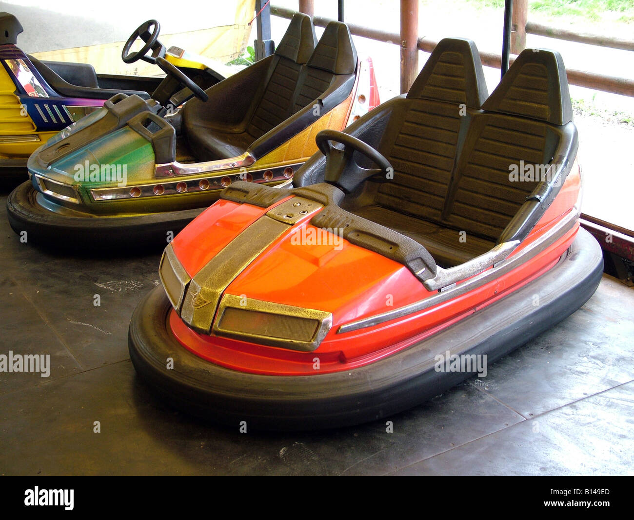 Fairground rides dodgems bumper cars hi-res stock photography and ...