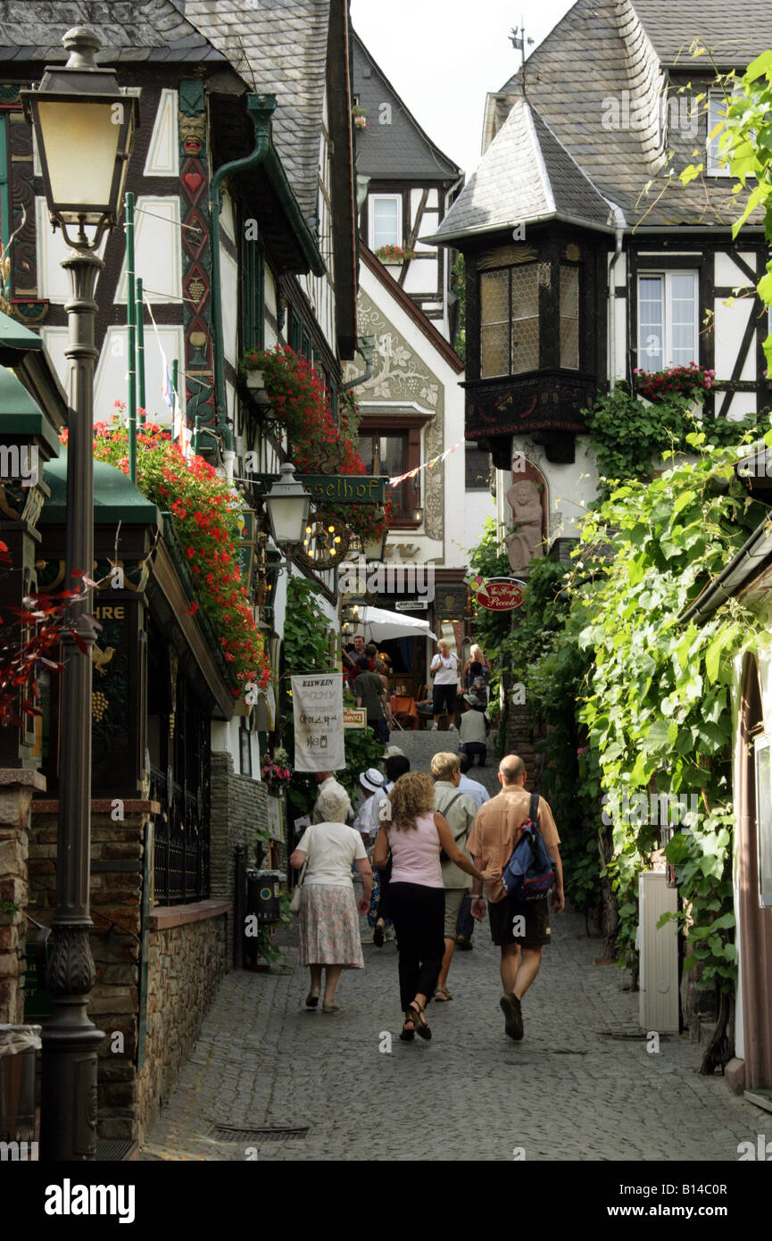 geography / travel, Germany, Hesse, Rüdesheim, street scenes, Drosselgasse, wine taverns, tourists, , Additional-Rights-Clearance-Info-Not-Available Stock Photo