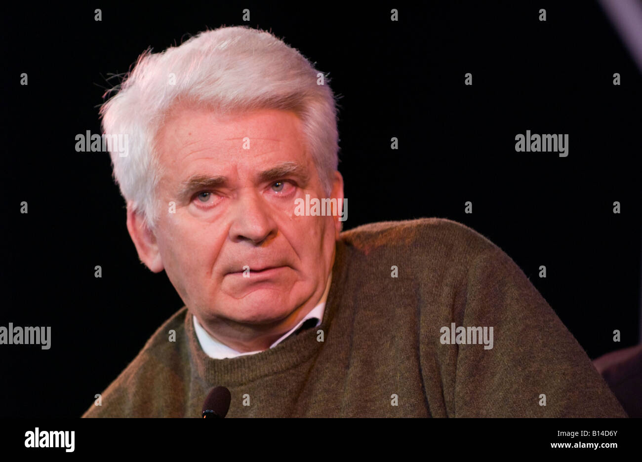 Boris Spassky Russian chess grandmaster talking about his life on stage at Hay Festival 2008 Hay on Wye Powys Wales UK Stock Photo