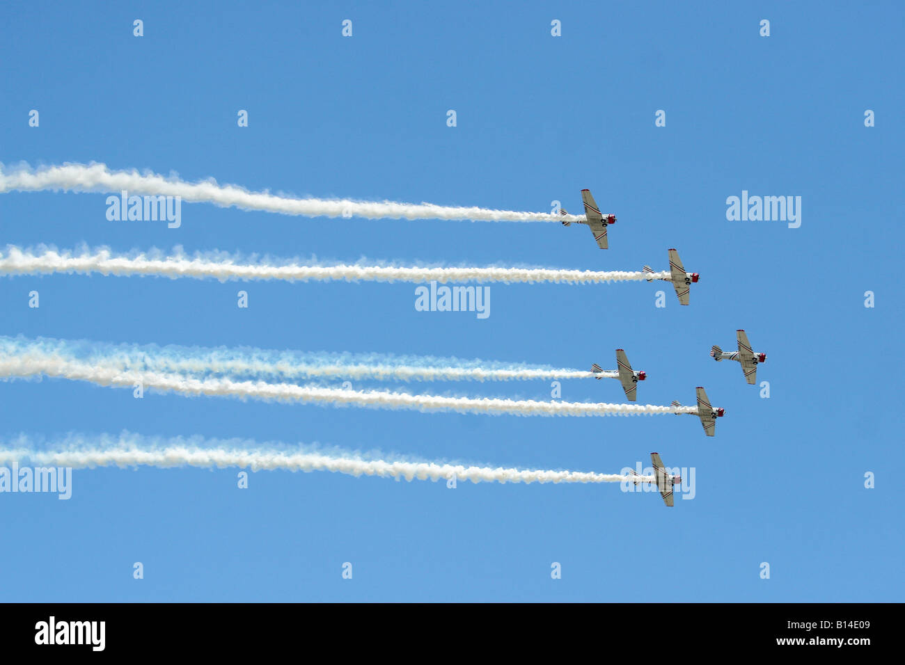 Six planes fly in formation at the 2008 Joint Service Open House air