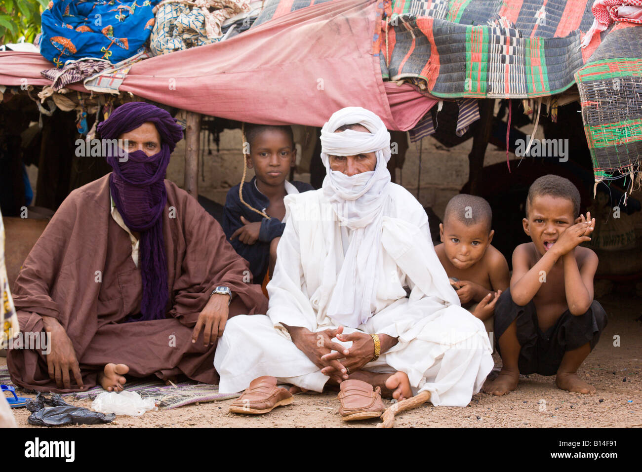Poor african family hi-res stock photography and images - Alamy