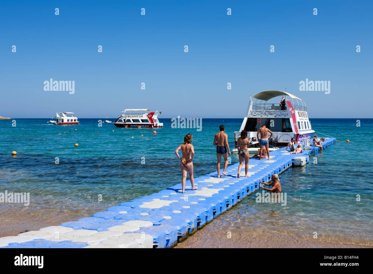 Floating jetty hires stock photography and images Alamy