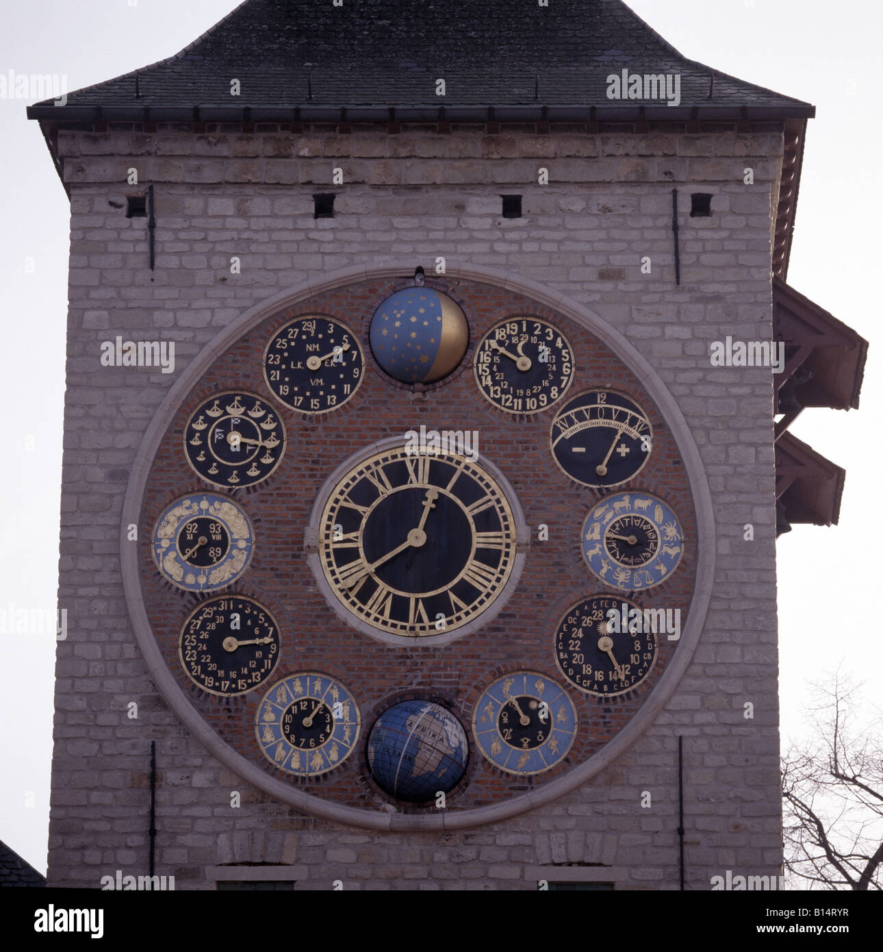 Lier, Zimmertoren, Detail Uhrwerk, Astronomische Uhren  mit Globen Stock Photo